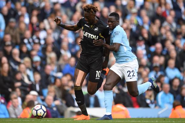 在高空球争 在高空球争