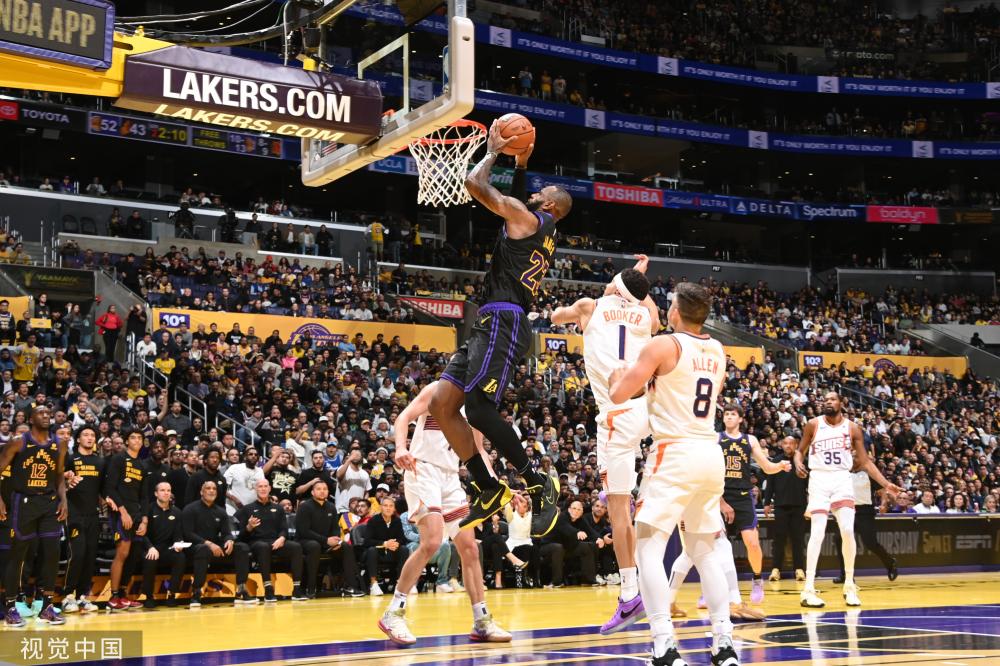 上演了一场 上演了一场